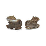 TWO ELAMITE BANDED AGATE LIONS - фото 5