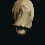 A ROMAN MARBLE VEILED FEMALE HEAD - фото 4