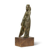 AN EGYPTIAN BRONZE WINGED ISIS - photo 1