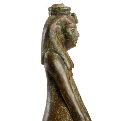 AN EGYPTIAN BRONZE WINGED ISIS - фото 4