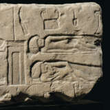 AN EGYPTIAN LIMESTONE RELIEF - Foto 6