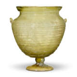 A ROMAN GREEN GLASS FOOTED KANTHAROS - фото 2