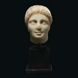 A GREEK MARBLE HEAD OF A YOUTH - Foto 2