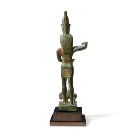 AN EGYPTIAN BRONZE HORUS THE BEHDETITE SPEARING SETH - Foto 7