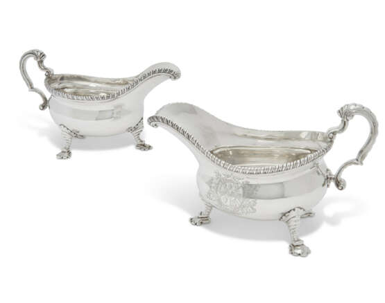 TWO GEORGE II SILVER SAUCEBOATS - Foto 1