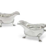 A PAIR OF GEORGE II SAUCEBOATS - Foto 1