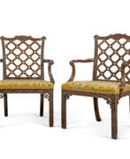 Periode von Georg II.. A PAIR OF GEORGE II MAHOGANY OPEN ARMCHAIRS