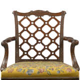 A PAIR OF GEORGE II MAHOGANY OPEN ARMCHAIRS - Foto 5