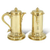 TWO GEORGE IV SILVER-GILT FLAGONS - photo 3