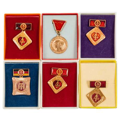 DDR - Konvolut Auszeichnungen, darunter - photo 2
