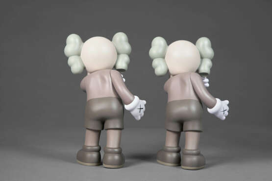 KAWS (B.1974) - Foto 6