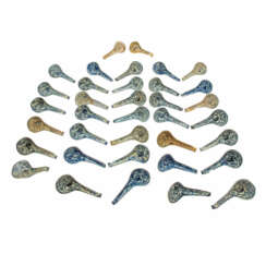 Set von 36 unterglasurblauen Löffeln. TEK SING/CHINA, 1820er Jahre.
