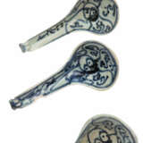 Set von 36 unterglasurblauen Löffeln. TEK SING/CHINA, 1820er Jahre. - фото 3