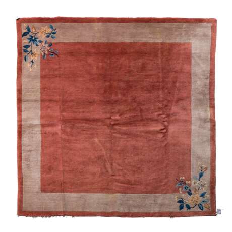 Teppich. CHINA, 20. Jh., 185x184 cm - photo 1