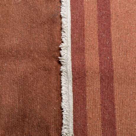 Teppich. CHINA, 20. Jh., 250x170 cm. - Foto 4
