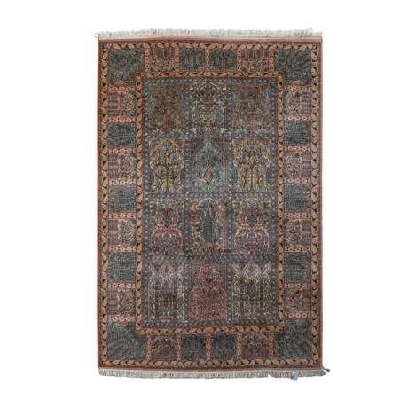 Orientteppich aus Kaschmirseide. 20. Jh., 202x136 cm. - photo 1