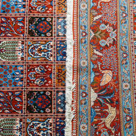 Orientteppich mit Seide. MOUD/IRAN, 20. Jh., 294x201 cm. - photo 3