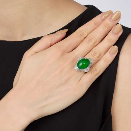 JADEITE AND DIAMOND RING - Foto 4