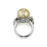 CULTURED PEARL, DIAMOND AND COLOURED DIAMOND RING AND EARRINGS SET - photo 2