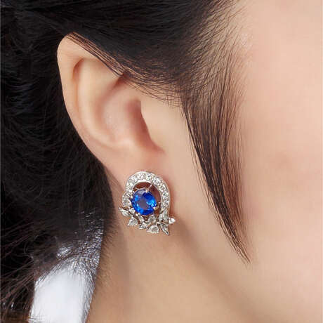 SAPPHIRE AND DIAMOND EARRINGS - фото 3