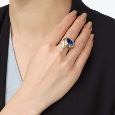 SET OF SAPPHIRE AND DIAMOND JEWELLERY - photo 4