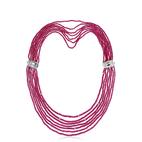 TWO RUBY AND DIAMOND NECKLACES - Foto 3