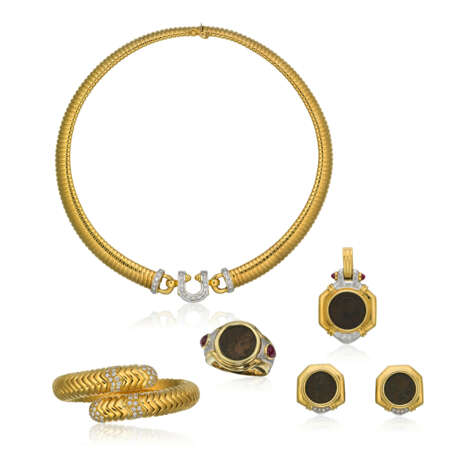 SET OF GOLD, DIAMOND AND RUBY JEWELLERY - Foto 1