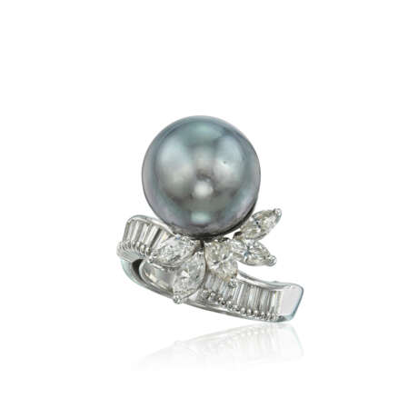 TWO CULTURED PEARL AND DIAMOND RING - Foto 4