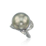 TWO CULTURED PEARL AND DIAMOND RING - Foto 5