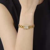 CARTIER 'TANK AMERICAINE' DIAMOND AND GOLD WRISTWATCH - photo 4