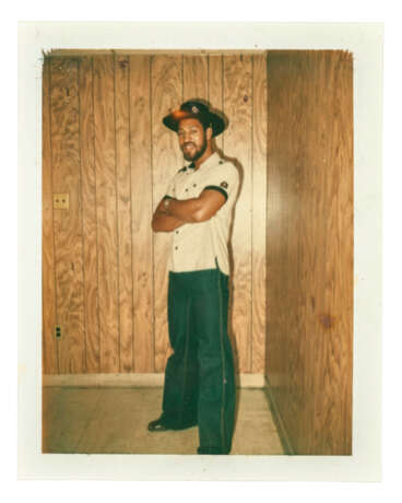 A GROUP OF FOUR POLAROID PORTRAITS OF KOOL HERC: ECSTASY GARAGE, BRONX, NY; EMMA'S PLACE, GUNHILL ROAD AND 211TH STREET, BRONX, NY; THE RAILROAD CLUB, BETWEEN WEBSTER AND DECATUR, BRONX, NY; AND THE HALLWAY UPSTAIRS AT T-CONNECTION, BRONX, NY - Foto 6