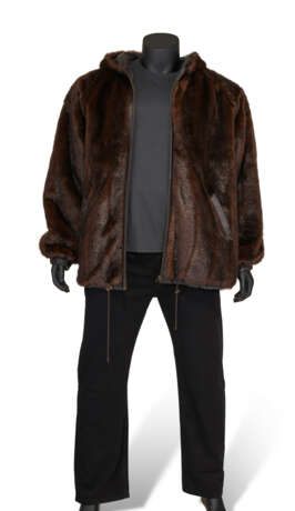 REVERSIBLE MAN ART FAUX FUR AND LEATHER HOODED JACKET, MID-1980S - Foto 1