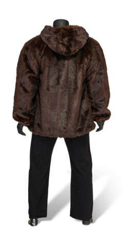 REVERSIBLE MAN ART FAUX FUR AND LEATHER HOODED JACKET, MID-1980S - Foto 2