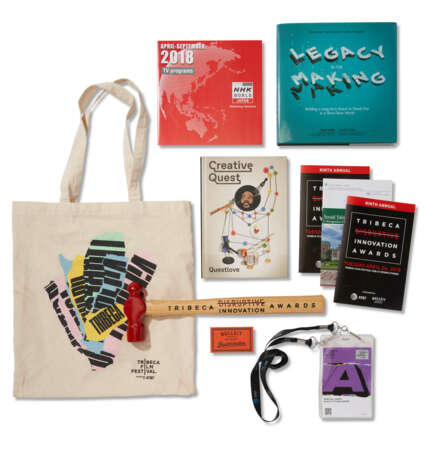 TRIBECA DISRUPTIVE INNOVATION AWARD WITH RELATED EPHEMERA INCLUDING PASS, PROGRAM, BOOKS, AND MORE - Foto 2