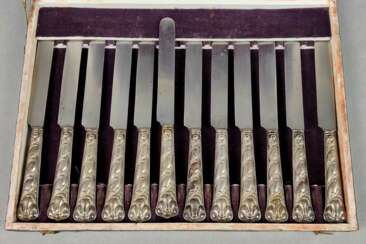 12 Biedermeier Messer um 1840 im Etui
