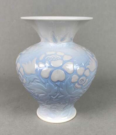 Relief Vase - photo 1