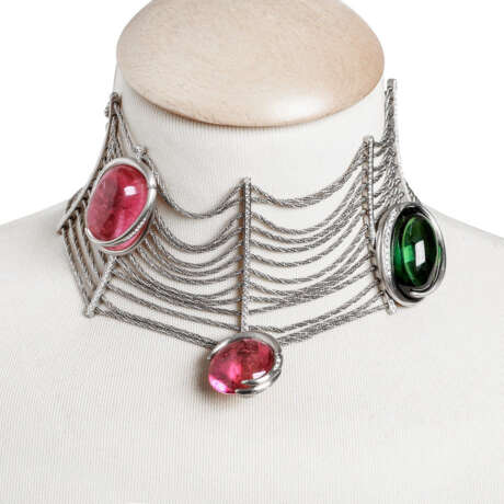 Collier de Chien aus Fuchsschwanzketten mit Turmalinen in Rosa und Grün sowie Brillanten - Foto 1
