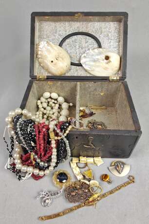 Posten Modeschmuck in Holzschatulle - photo 1