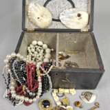 Posten Modeschmuck in Holzschatulle - photo 1