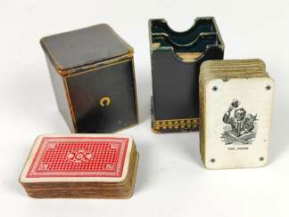 antikes Kartenspiel in Box