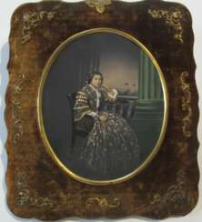 Портрет Н.С. Кривцовой в старинной раме. 1856. Фотография, раскраска тушью и гуашью. 18,5х15,5 см.