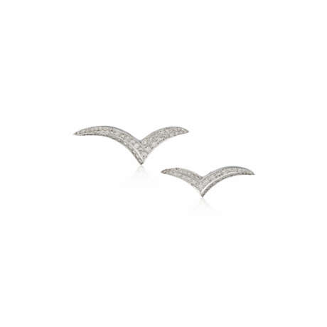 NO RESERVE | PAIR OF DIAMOND AND PLATINUM BROOCHES - фото 1