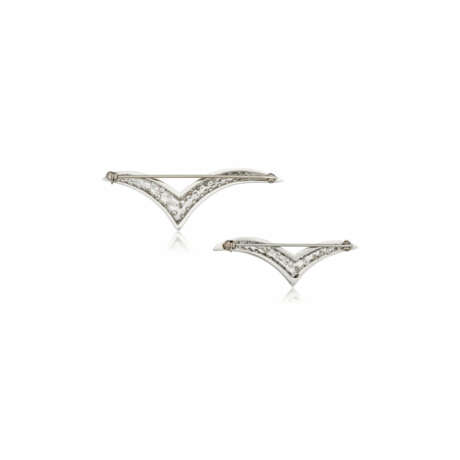NO RESERVE | PAIR OF DIAMOND AND PLATINUM BROOCHES - фото 3