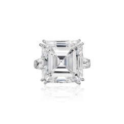 NO RESERVE | DIAMOND RING ATTRIBUTED TO HARRY WINSTON