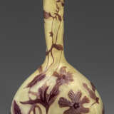 Jugendstil-Solifore-Vase mit Rankendekor von Emile Gallé - фото 1