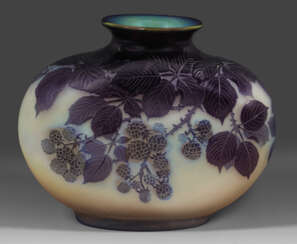 Jugendstil-Vase mit Brombeerendekor von Emile Gallé