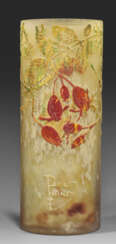 Jugendstil-Vase mit Hagebuttendekor von Daum Frères