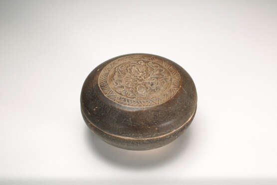 A JIZHOU KILN COSMETIC BOX OF SONG DYNASTY (960-1279)
- фото 7
