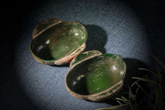 A PAIR OF EAR CUP OF HAN DYNASTY（BC206-220) - Foto 1