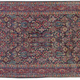 Großer signierter Kirman Yazd-Teppich - Foto 1